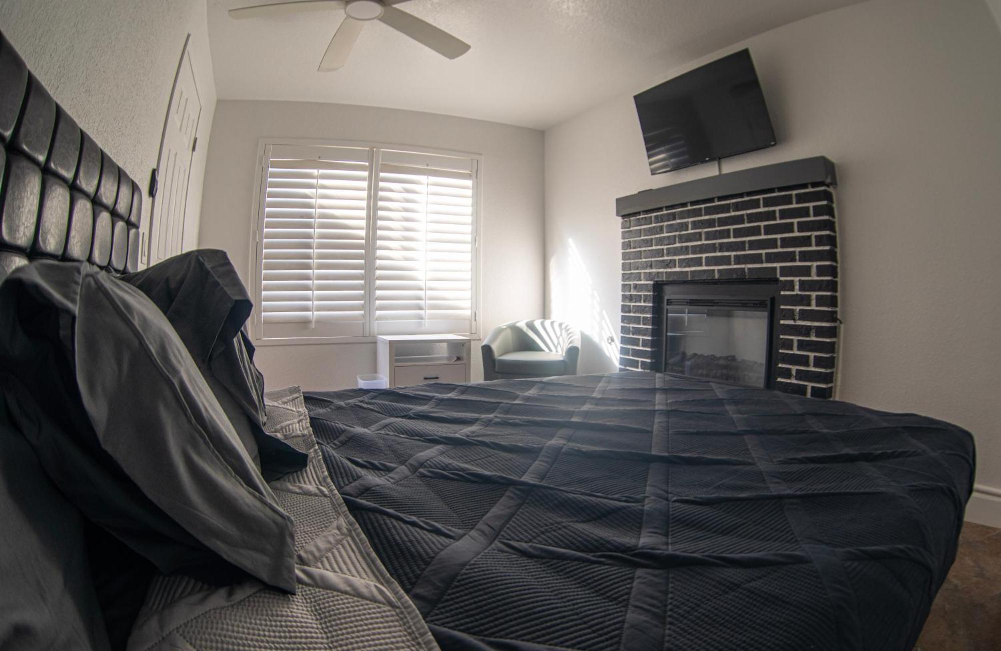 Comfy Expansive Home - Near The Strip - Heated Pool 라스베이거스 외부 사진