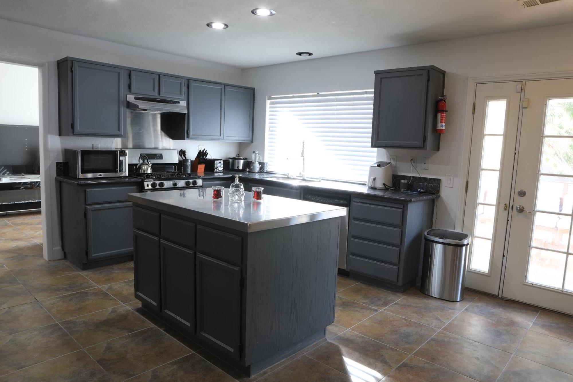 Comfy Expansive Home - Near The Strip - Heated Pool 라스베이거스 외부 사진