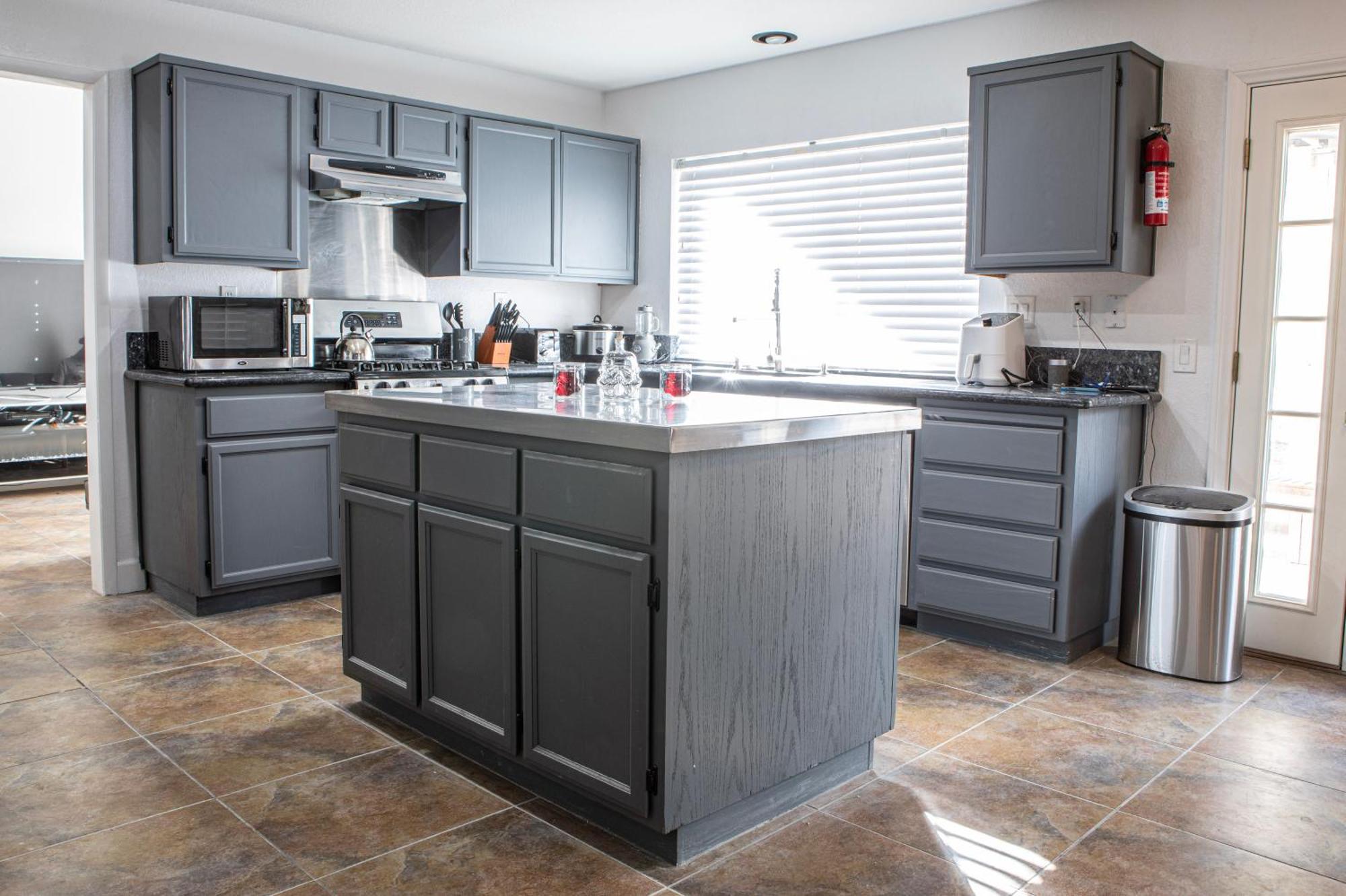 Comfy Expansive Home - Near The Strip - Heated Pool 라스베이거스 외부 사진