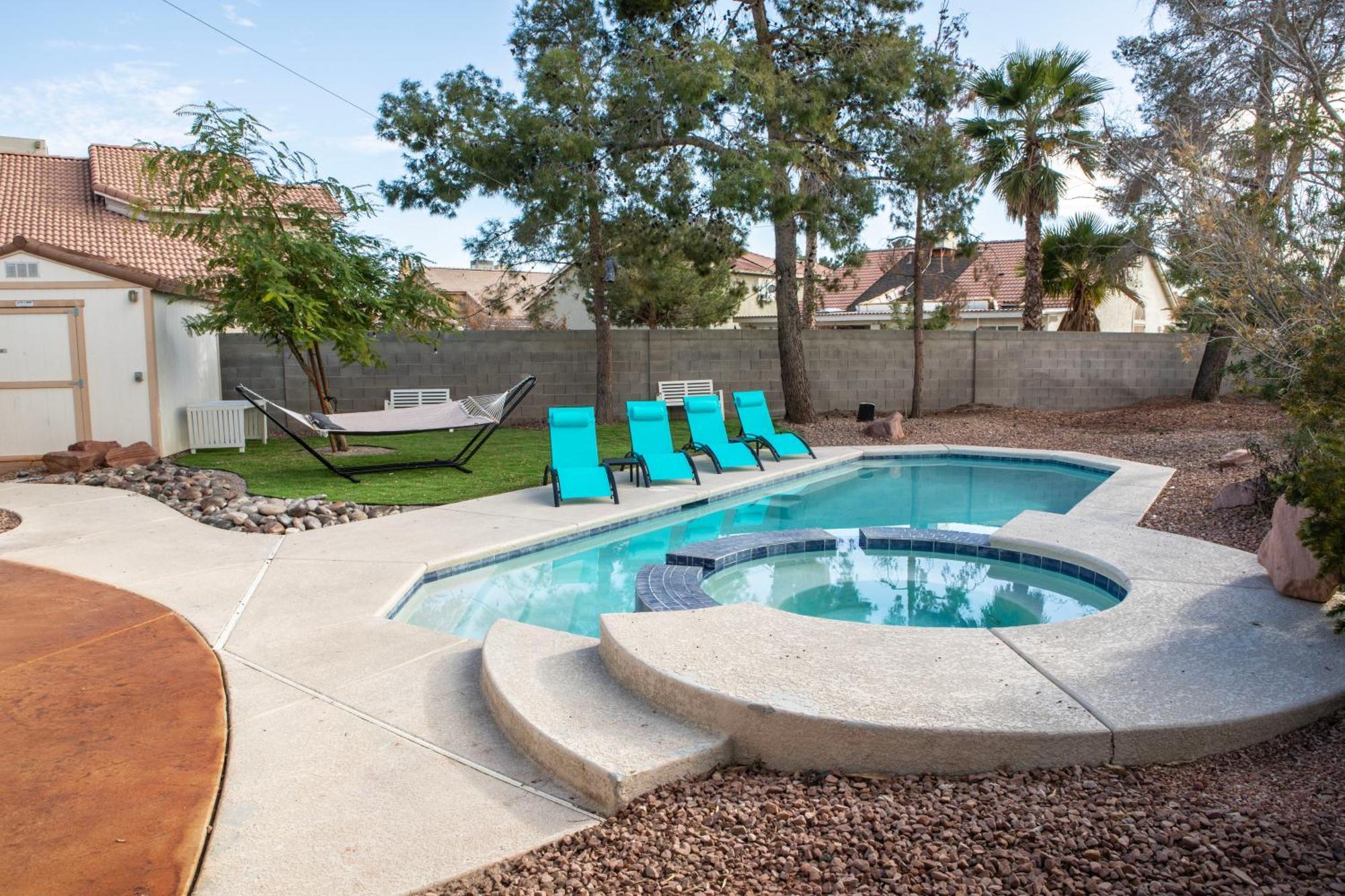 Comfy Expansive Home - Near The Strip - Heated Pool 라스베이거스 외부 사진